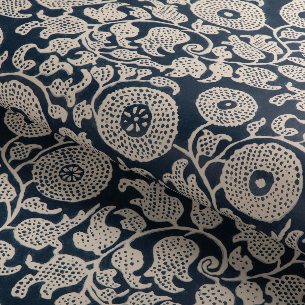 Lee Jofa ELDORA INDIGO Wallpaper