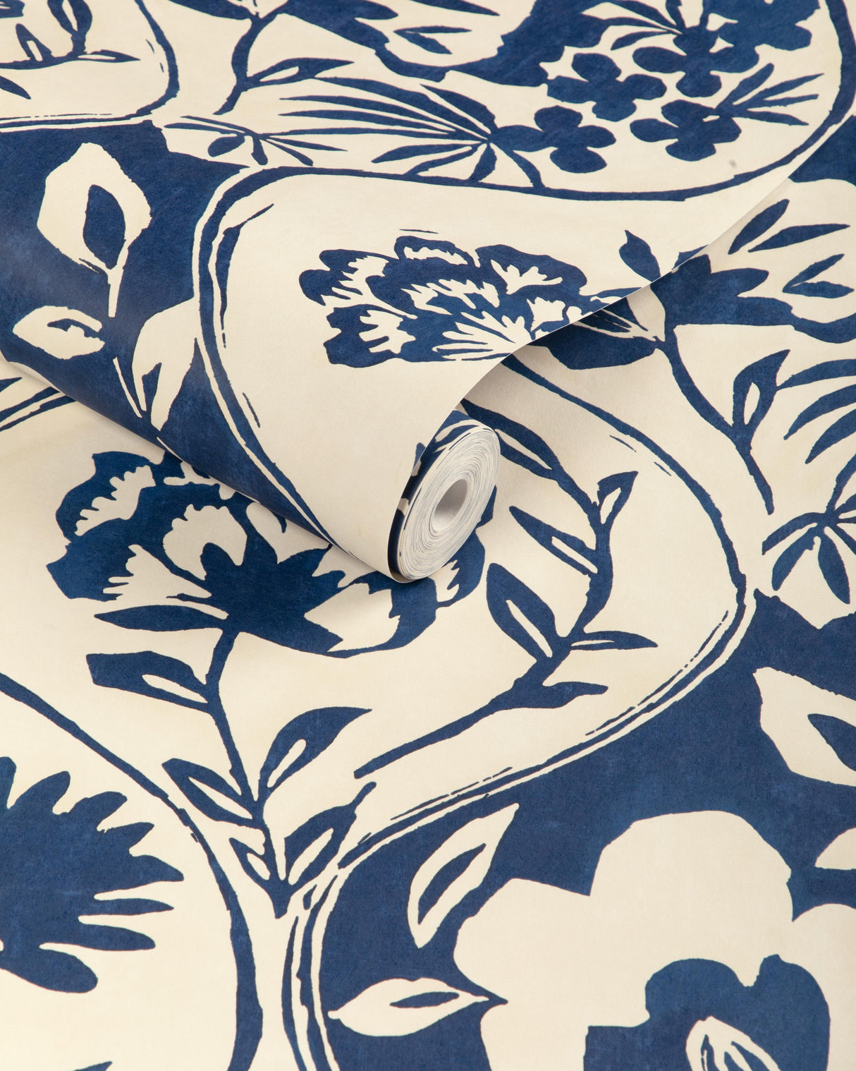 Lee Jofa CALATHEA PAPER INDIGO Wallpaper