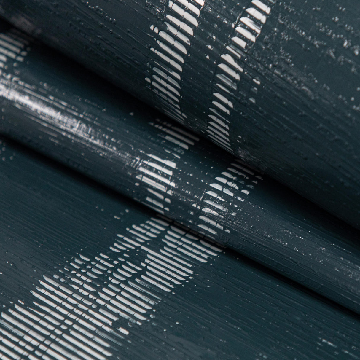 Brunschwig & Fils LES PLUMES NAVY Wallpaper