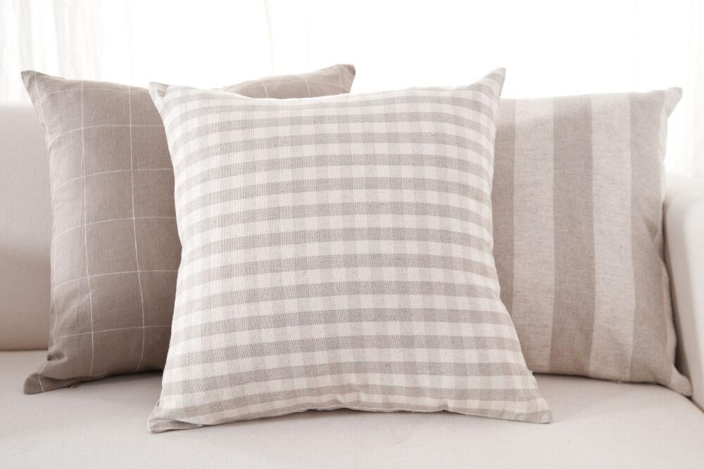 Surya Simple Stripe JS-015 18"H x 18"W Pillow Kit