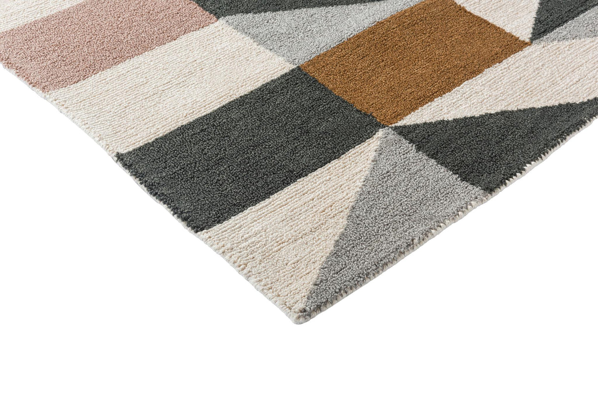 Brink & Campman In-Outdoor SCI Nuevo-Blush outdoor 4'7 x 6'7 Rug