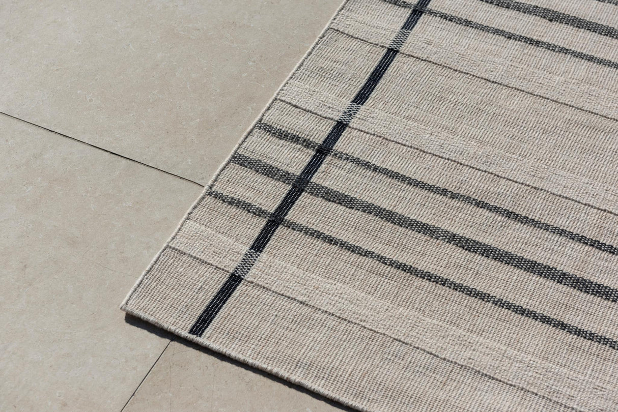 Brink & Campman Zona Charcoal Line 4'7 x 6'7 Rug