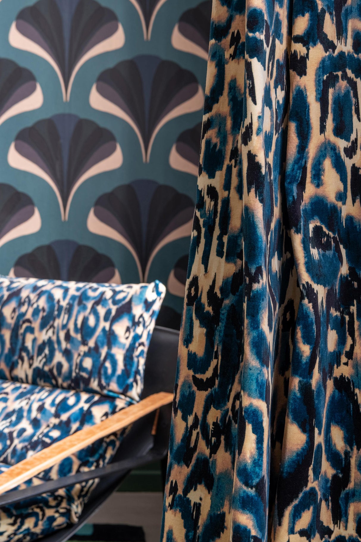 MindTheGap BLU SELVAGGIO Velvet Fabric