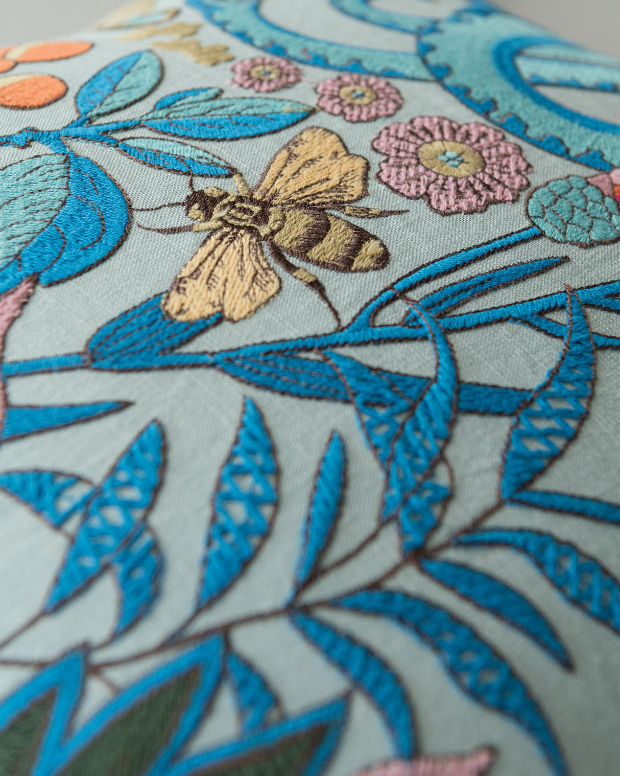MindTheGap GIARDINO SEGRETO Embroidered Cushion Cushions Pillow