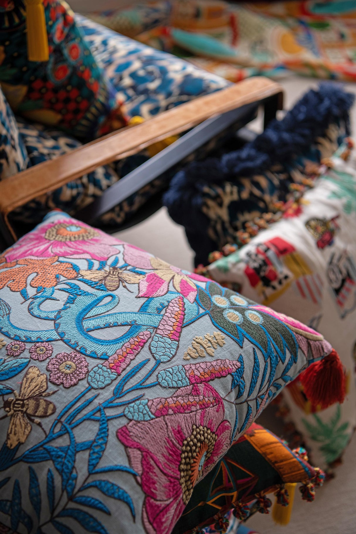 MindTheGap GIARDINO SEGRETO Embroidered Cushion Cushions Pillow