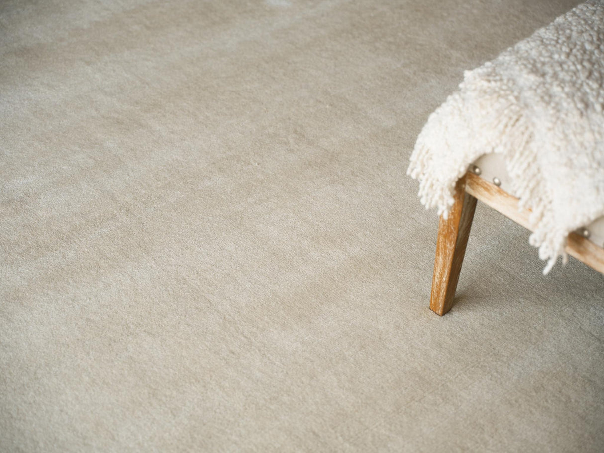 Exquisite Rugs Exquisite Rugs Velutto Modern Handmade Silky Nylon in 6541 Light Beige 6' x 9' Area Rug
