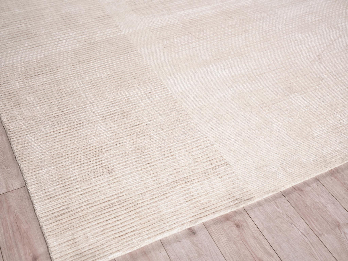 Exquisite Rugs Exquisite Rugs Cantori Handmade Wool/Bamboo Silk in 7199 Ivory/Light Beige 4' x 6' Area Rug