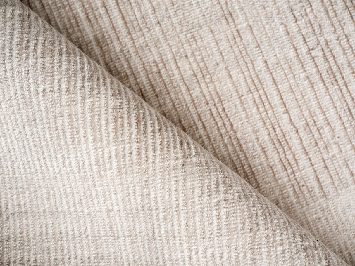 Exquisite Rugs Exquisite Rugs Cantori Handmade Wool/Bamboo Silk in 7199 Ivory/Light Beige 4' x 6' Area Rug