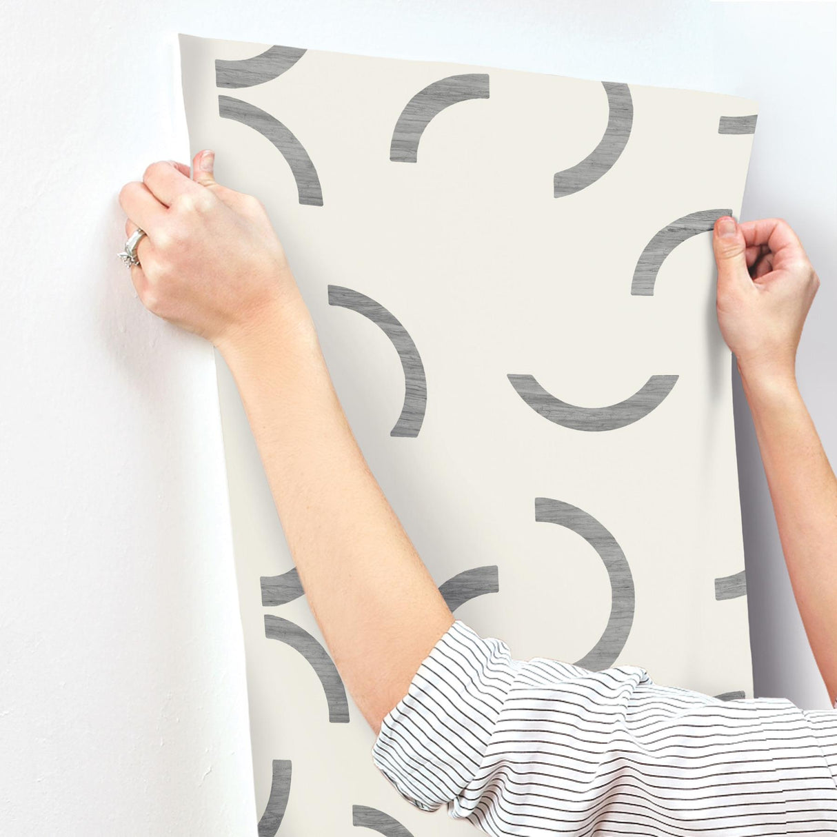 York Lunula Black Wallpaper