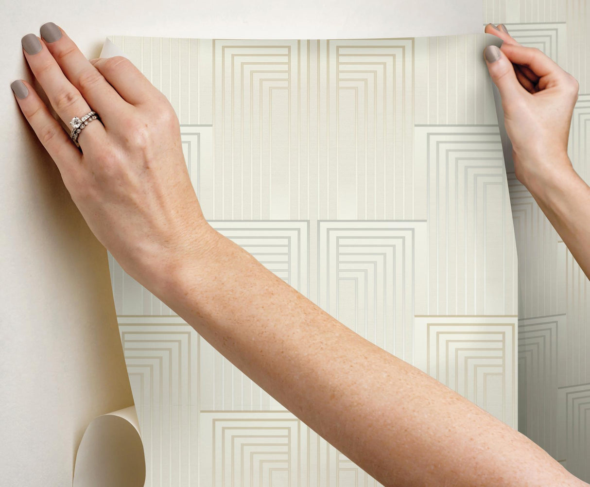 Candice Olson Vanishing Silver & Gold Peel & Stick Off-White Wallpaper