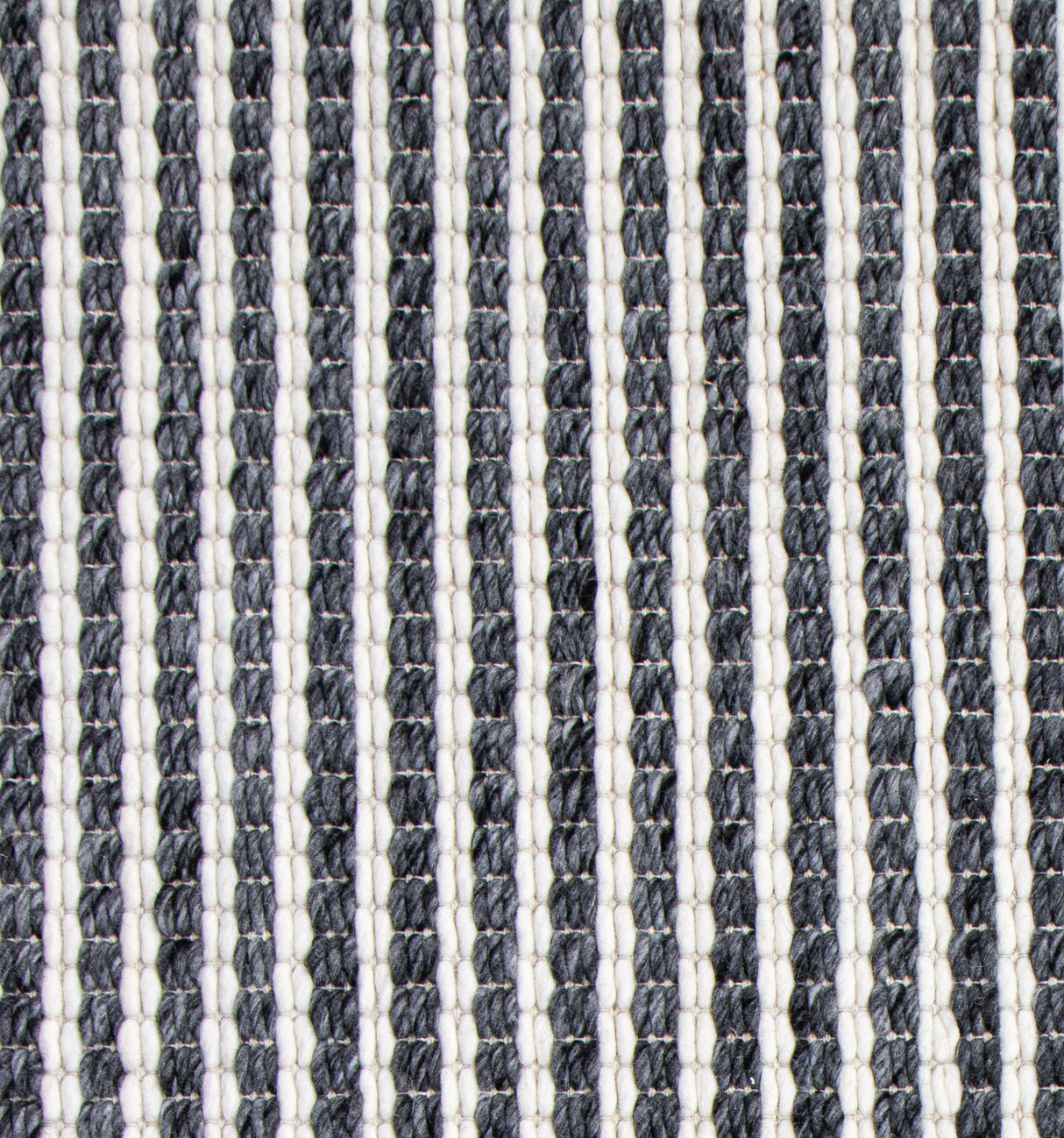 Bashian Anguilla Hand Woven Pet Yarn And Nz Wool Grey 3.5' x 5.5' Area Rug