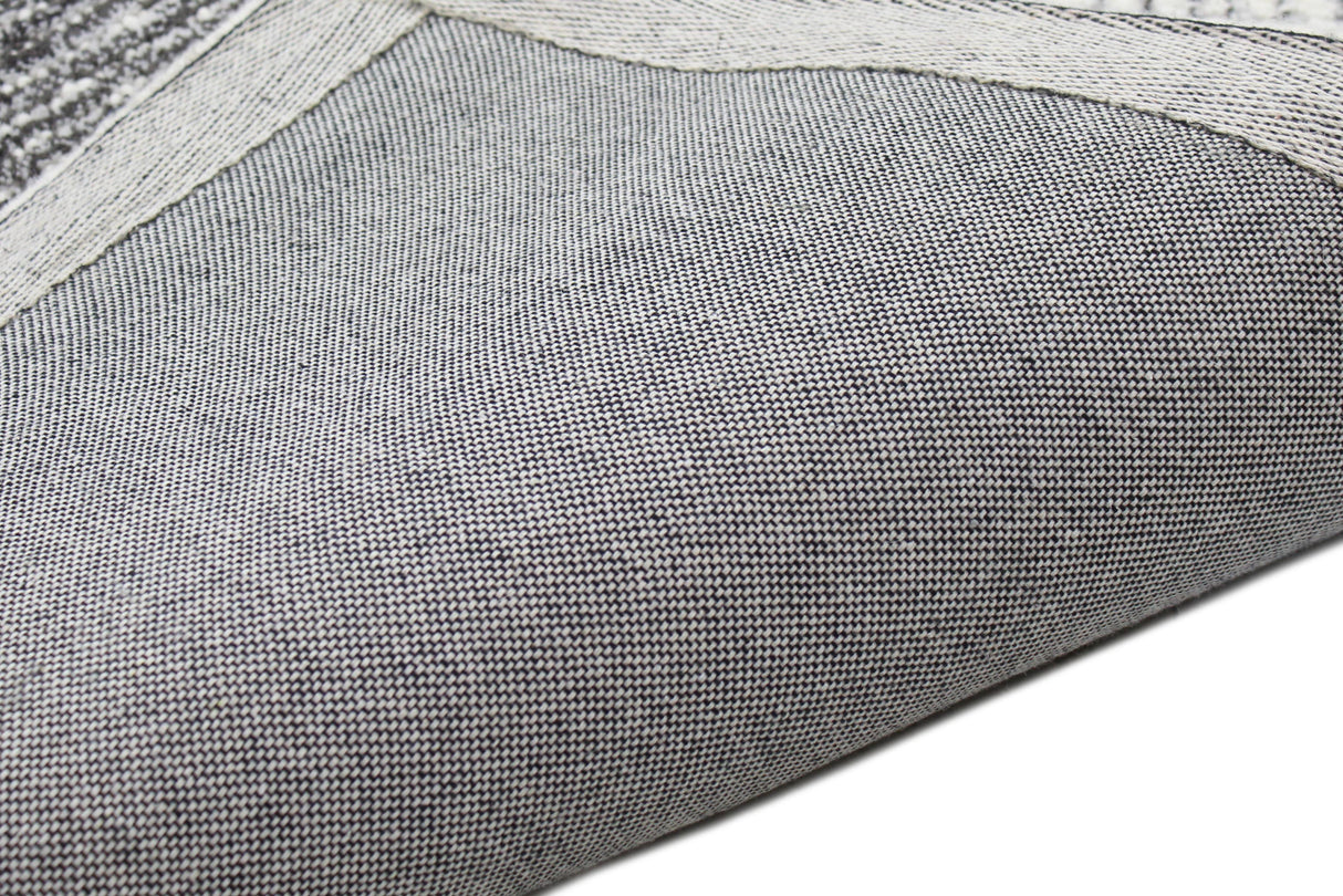 Bashian Greenwich Hand Tufted Wool And Viscose Iv/Aqua 5.5' x 8.5' Area Rug