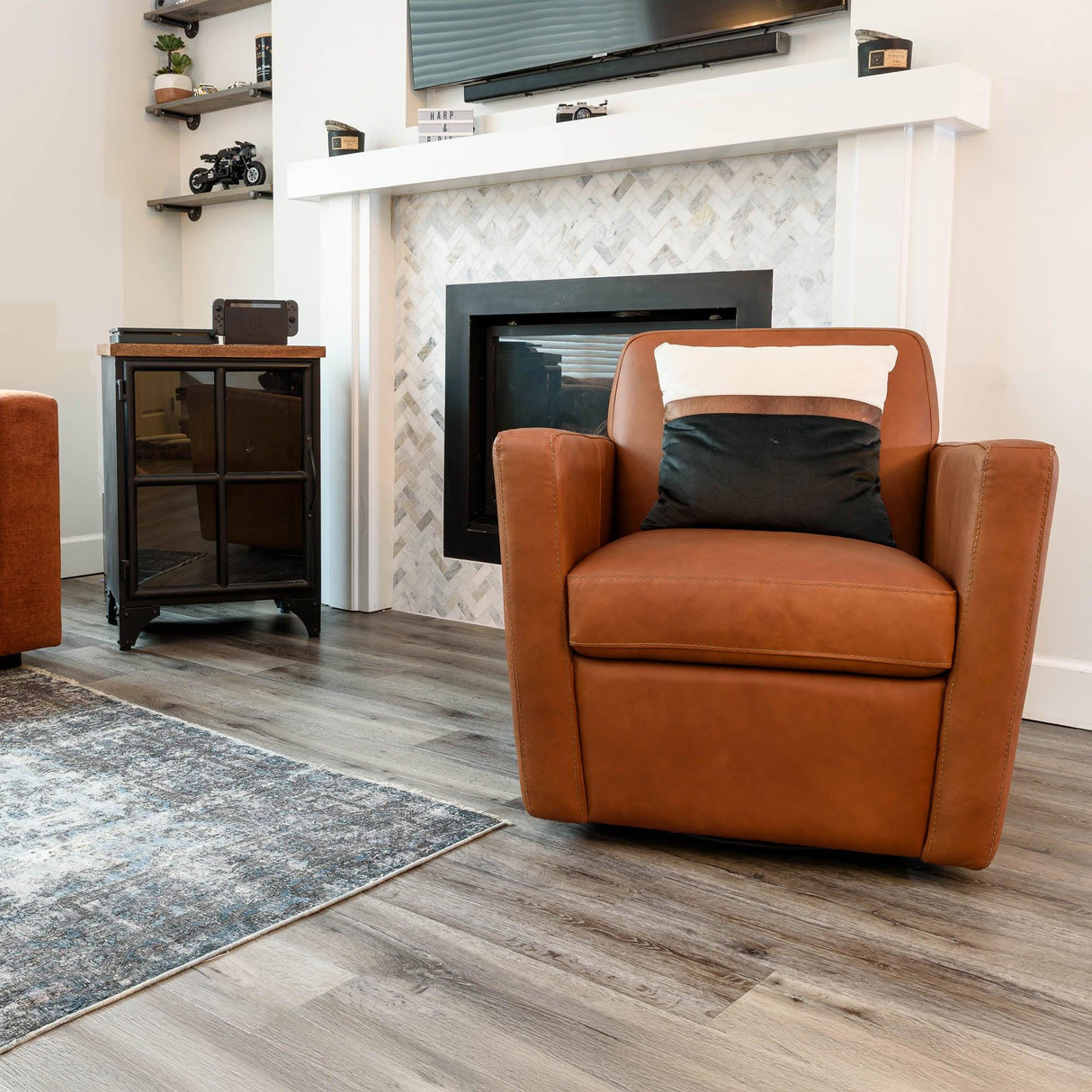 LH Home Cooper Swivel Club Chair - Cognac Leather