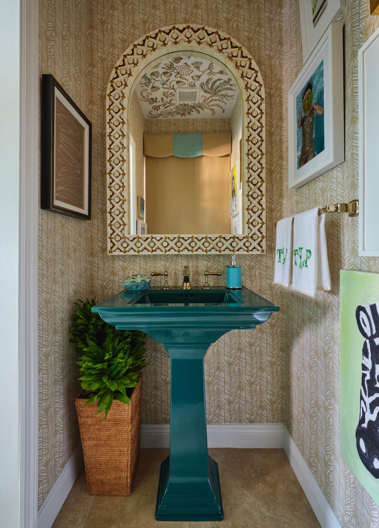 Lee Jofa COSTA VERDE WP SAND Wallpaper