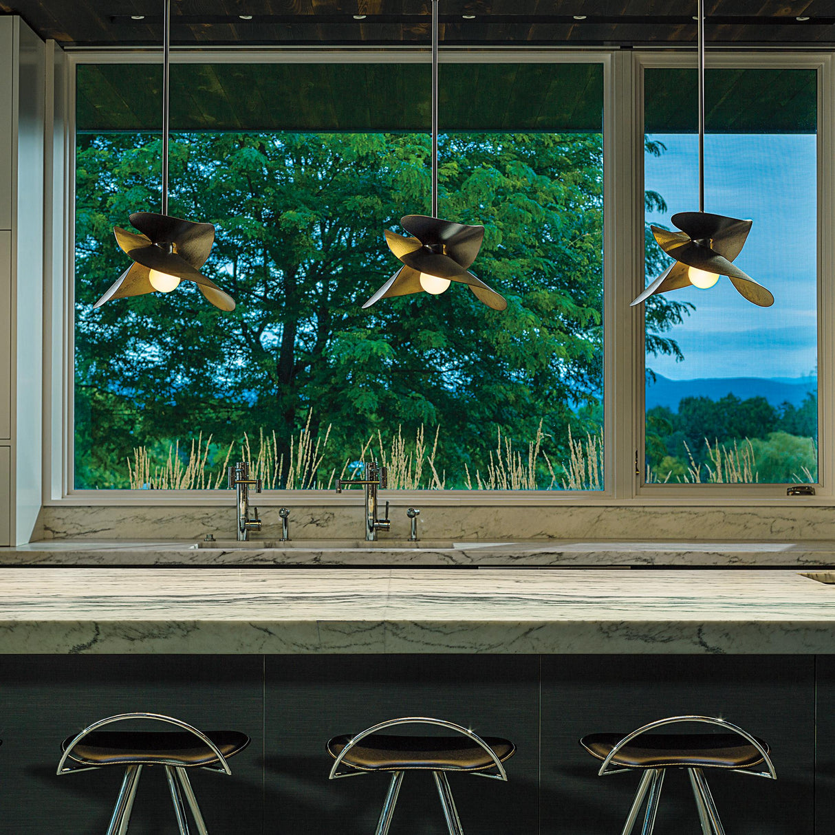 Hubbardton Forge 2020 Dark Smoke Multi Hibiscus Small Pendant