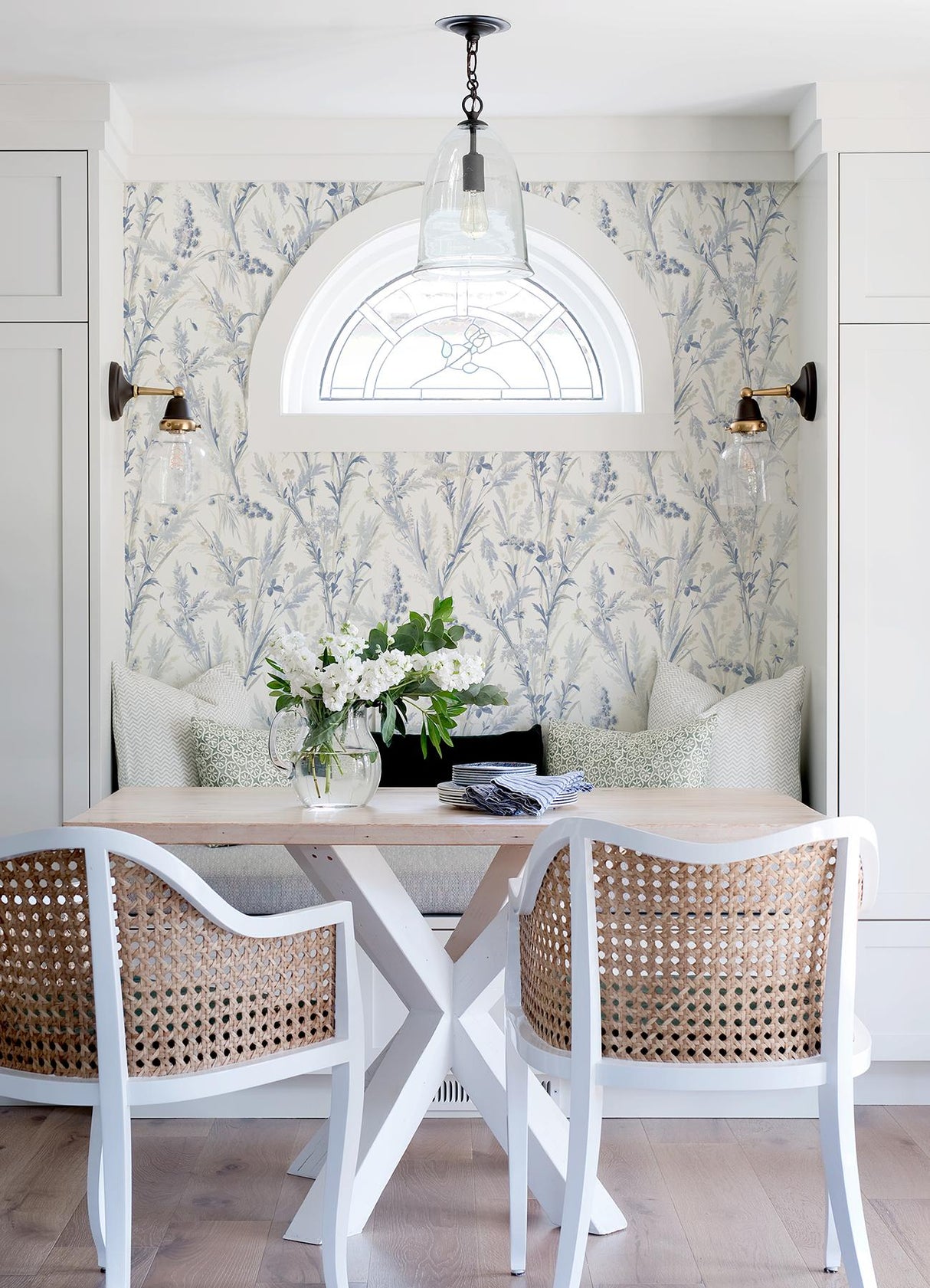 Brewster Home Fashions Chesapeake Delphine Botanical Navy Wallpaper