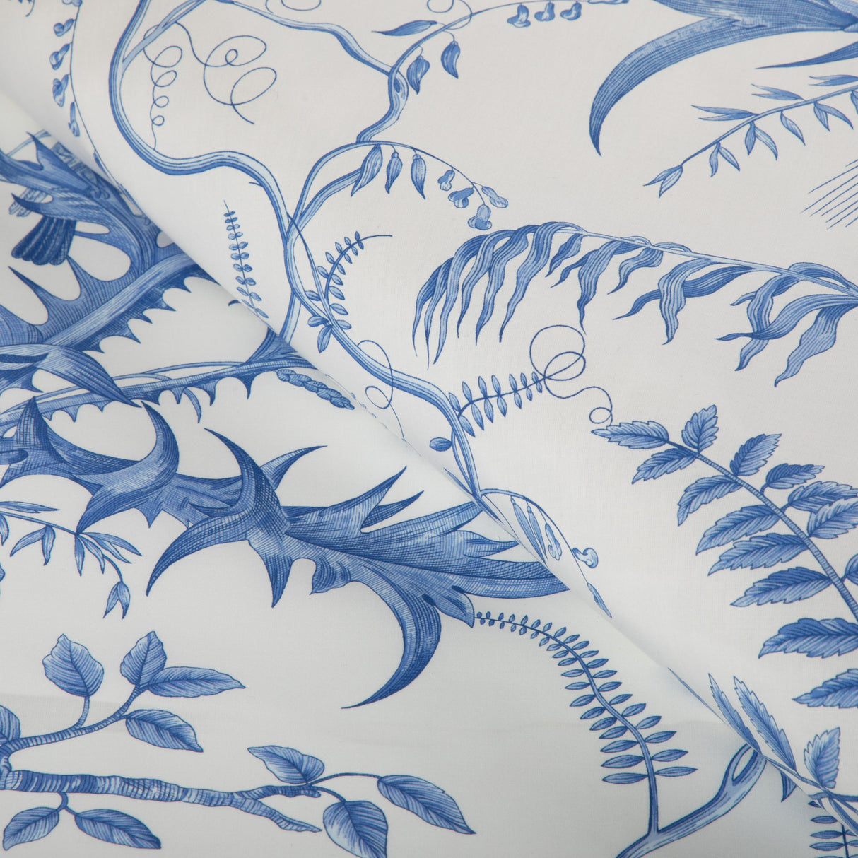 Brunschwig & Fils BIRD AND THISTLE COTTON PRINT BLUE Fabric