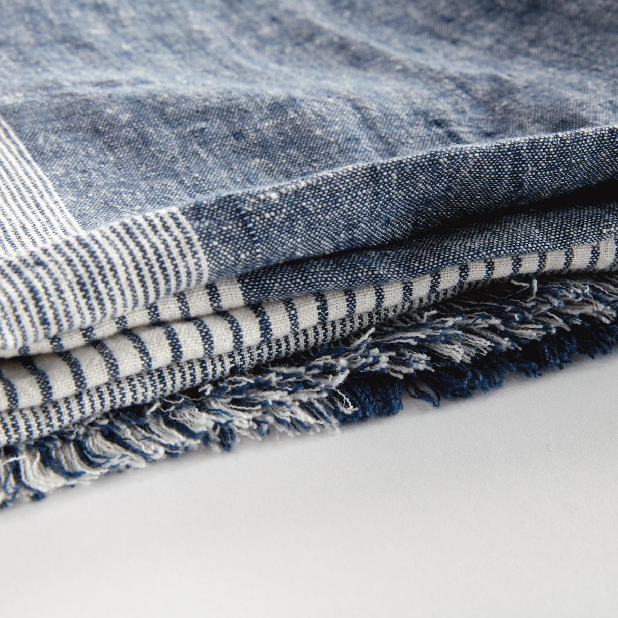 Napa Navy/Ivory LEON EUROPEAN LINEN THROW