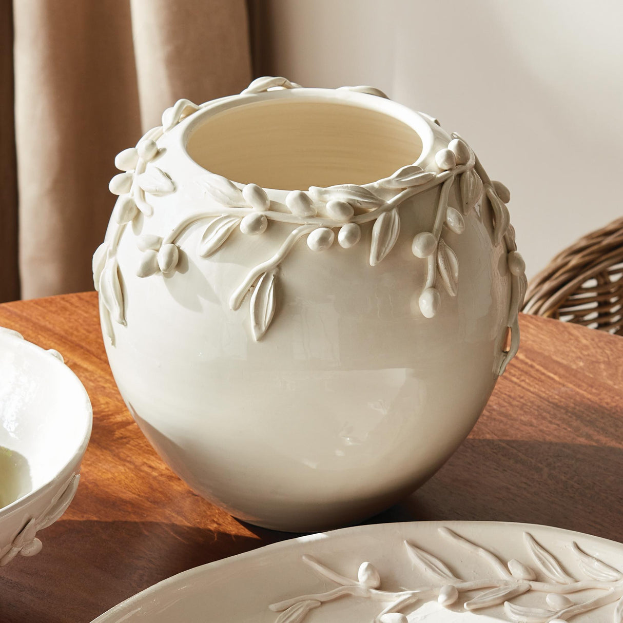 Napa White OLIVELLA VASE