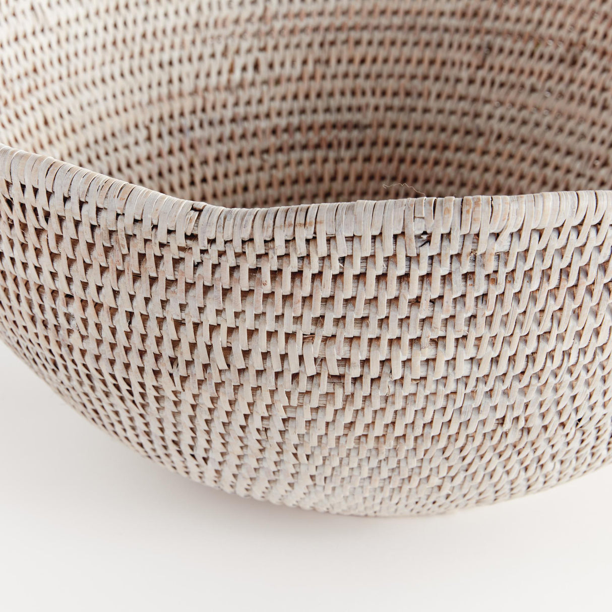 Napa Whitewash BURMA RATTAN SCALLOPED EDGE BOWL LARGE