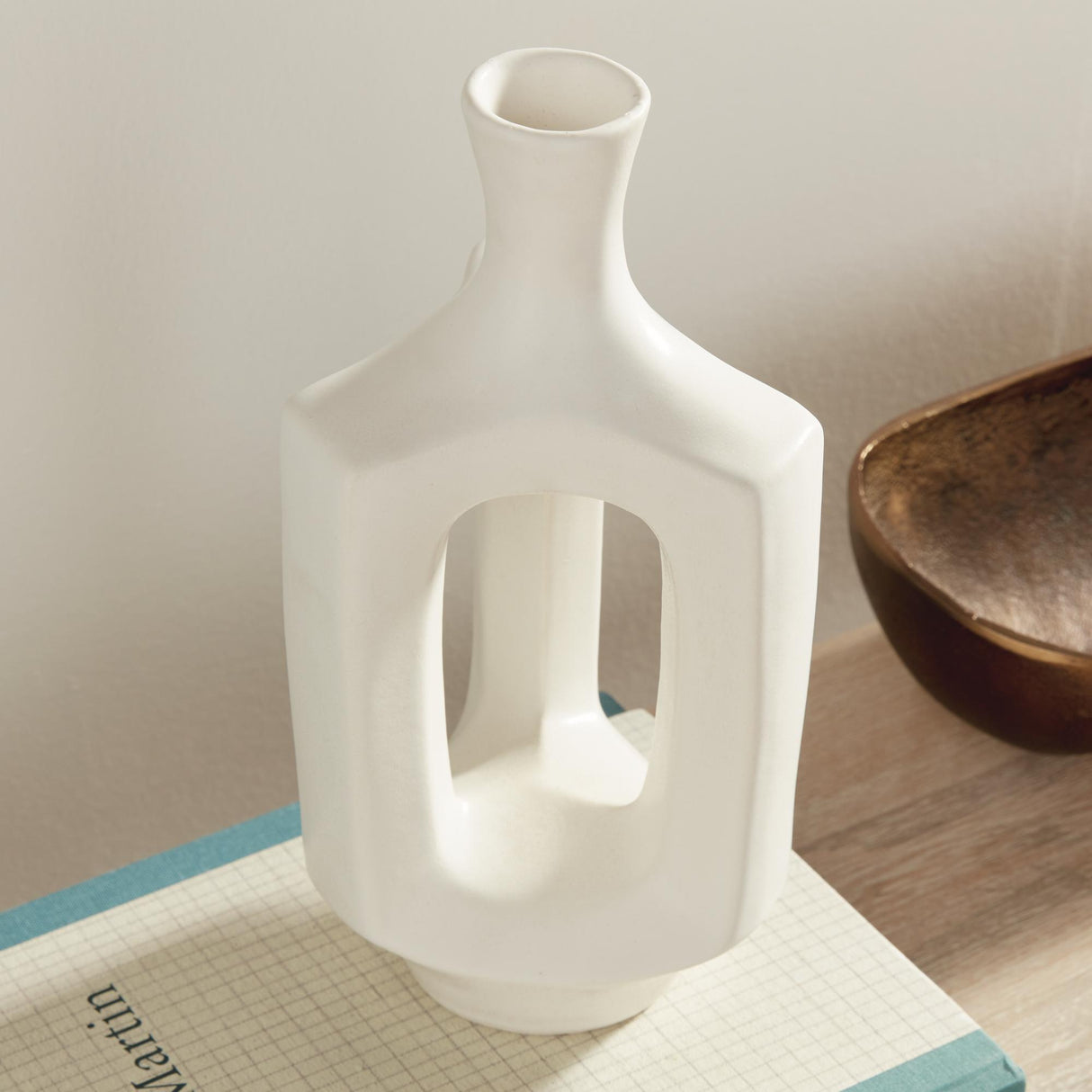Napa White SONYA VASE MEDIUM