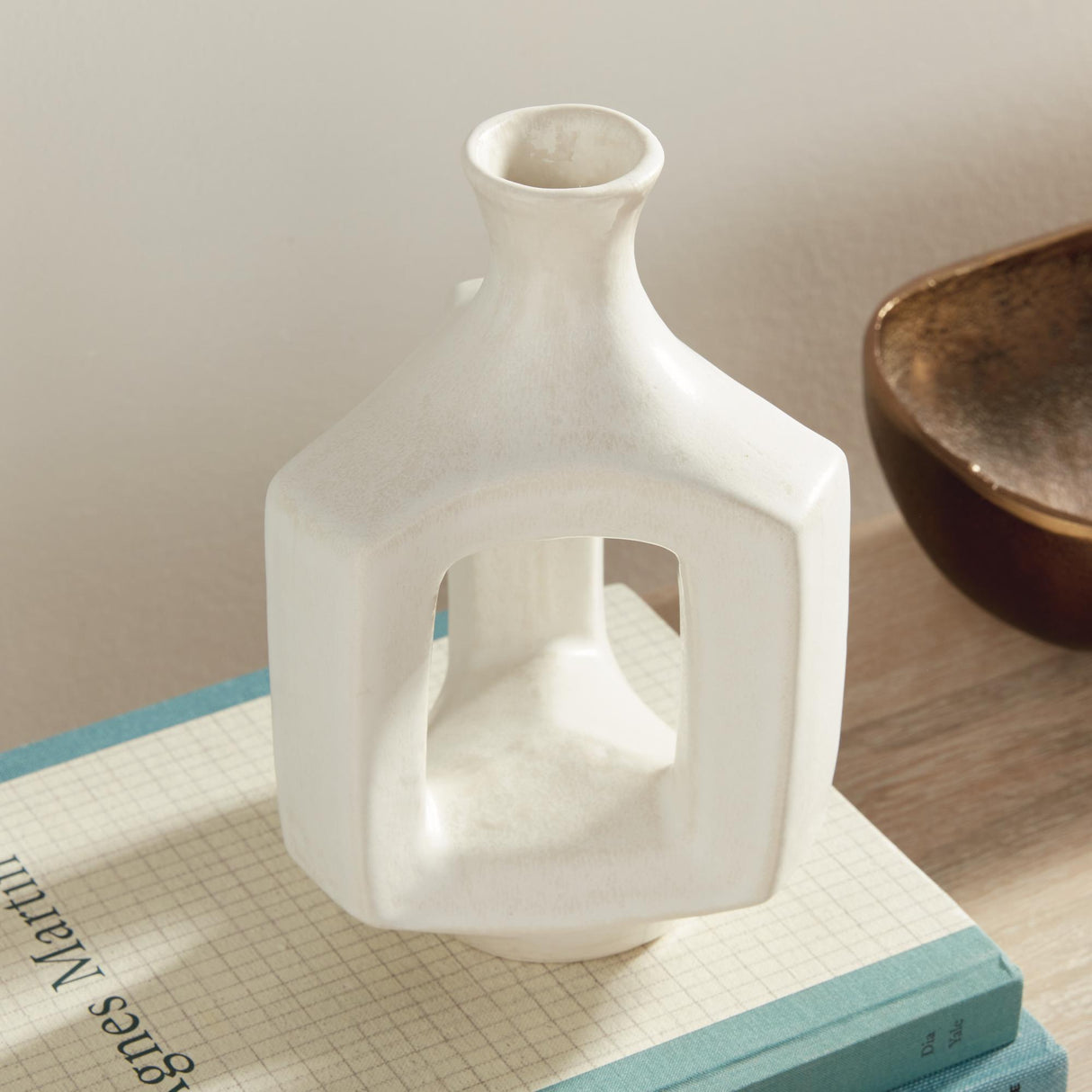 Napa White SONYA VASE SHORT