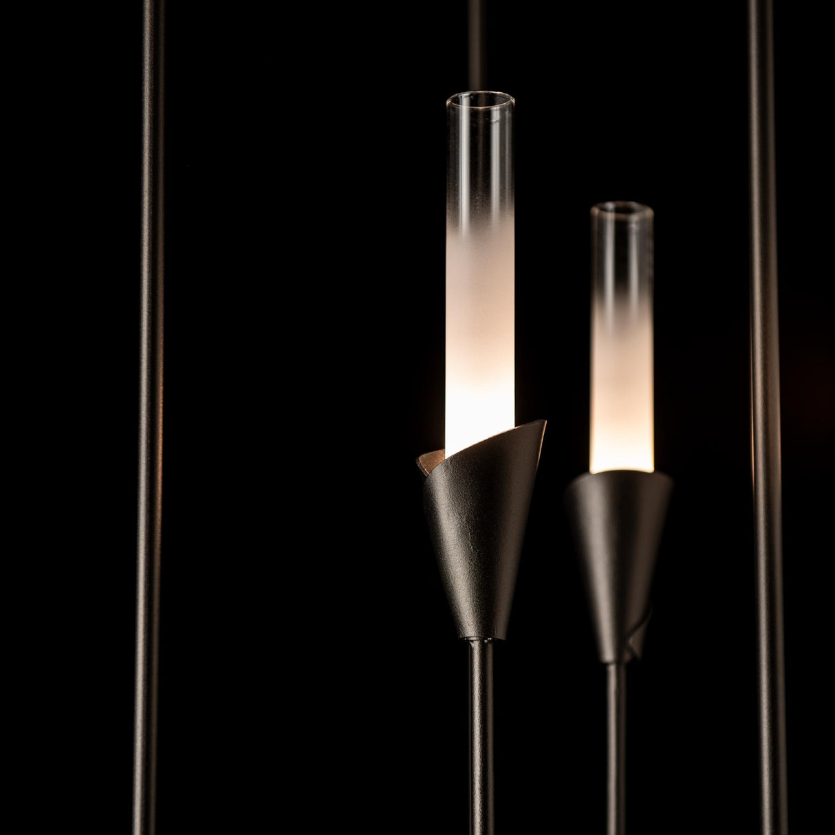 Hubbardton Forge 2025 Oil Rubbed Bronze Frosted Gradient Glass (WC) Lilium 4-Light Chandelier