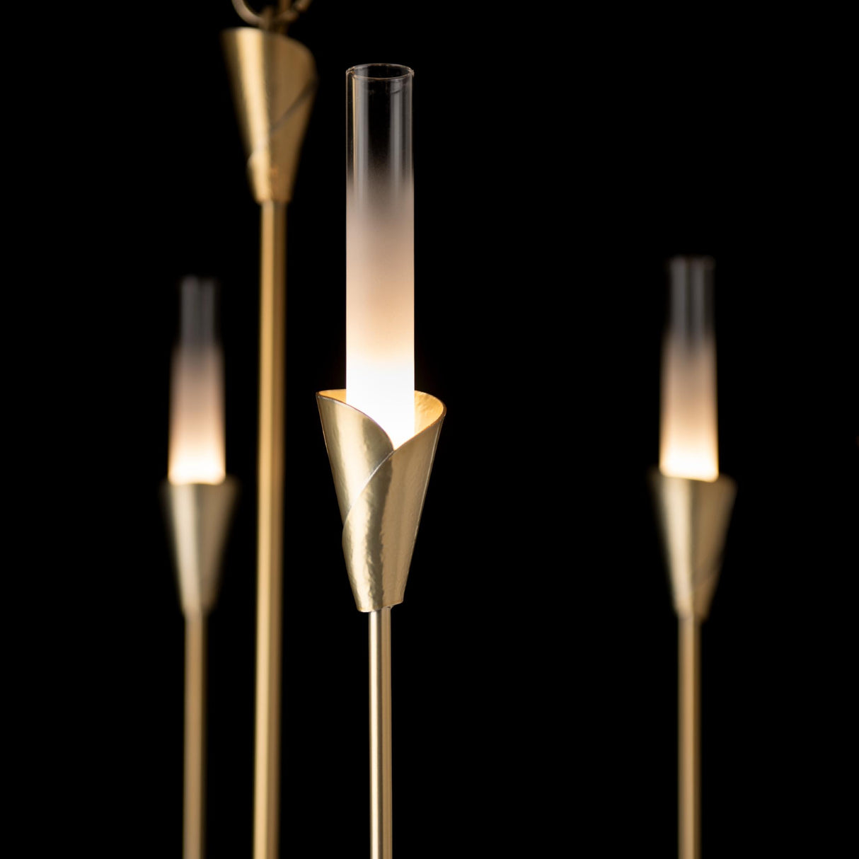 Hubbardton Forge 2025 Modern Brass Frosted Gradient Glass (WC) Lilium 6-Light Chandelier