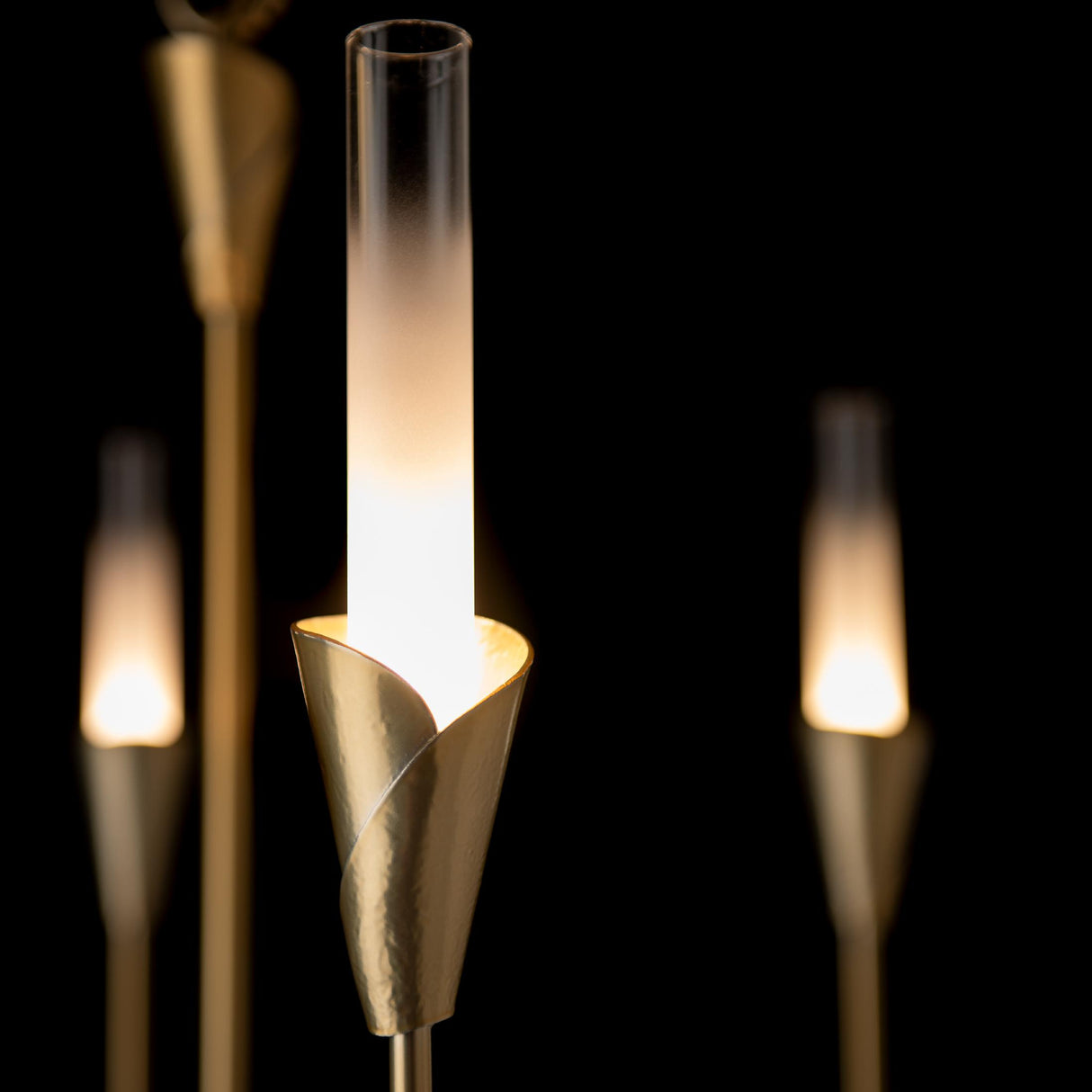 Hubbardton Forge 2025 Modern Brass Frosted Gradient Glass (WC) Lilium 6-Light Chandelier