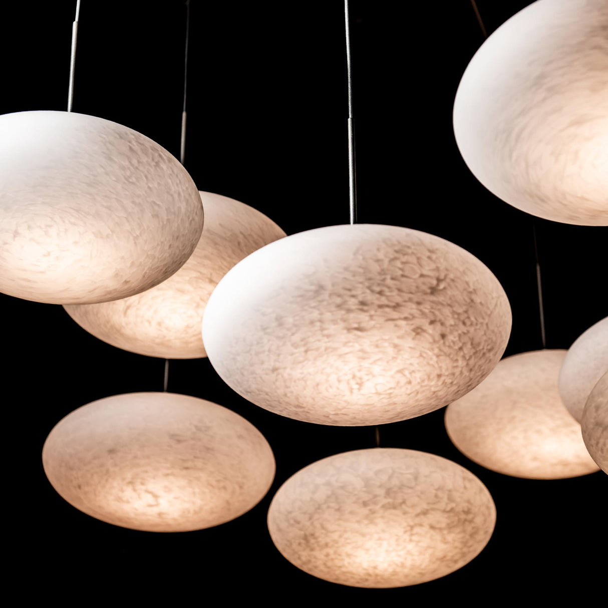 Hubbardton Forge 2025 Vintage Platinum Shell Glass (GS) Standard Clouds 10-Light Mobile Pendant