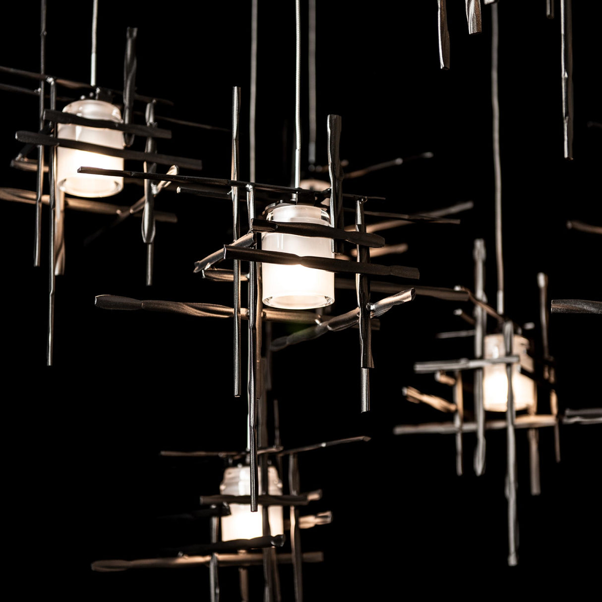Hubbardton Forge 2025 Oil Rubbed Bronze Cast Glass (YC) Standard Tura 10-Light Frosted Glass Mobile Pendant
