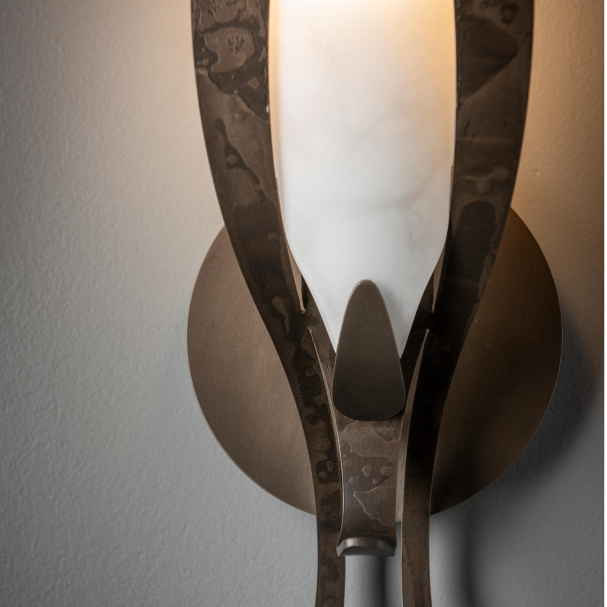 Hubbardton Forge 2025 Dark Smoke White Art Glass (BB) Parasol Sconce