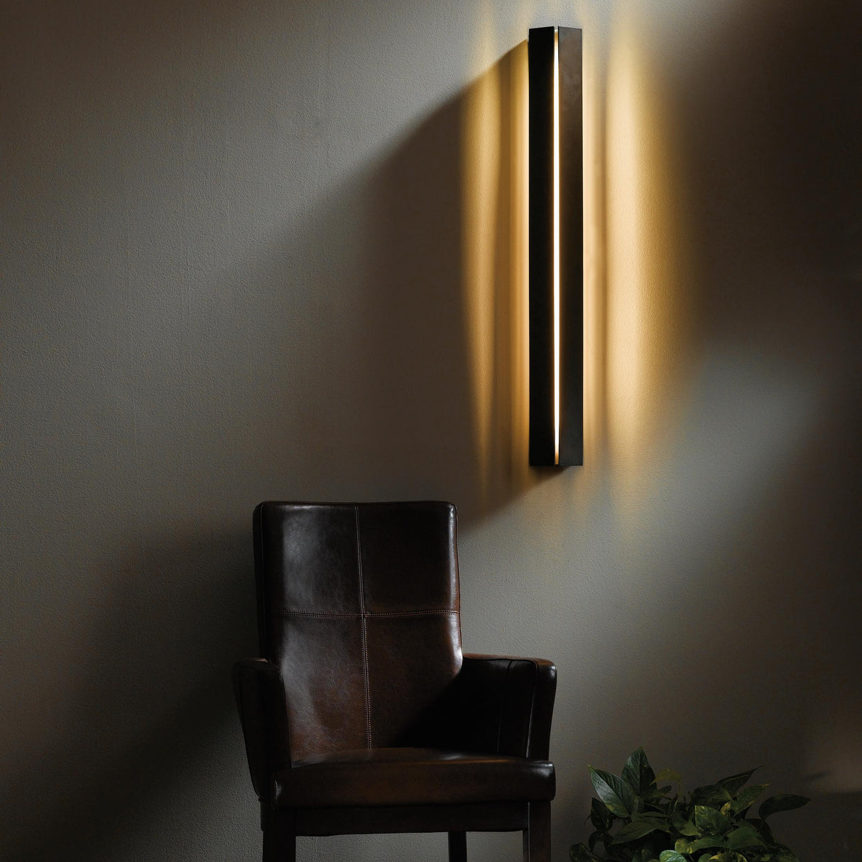 Hubbardton Forge 2024 Oil Rubbed Bronze Decaf Acrylic (ZG) Gallery Medium LED Sconce