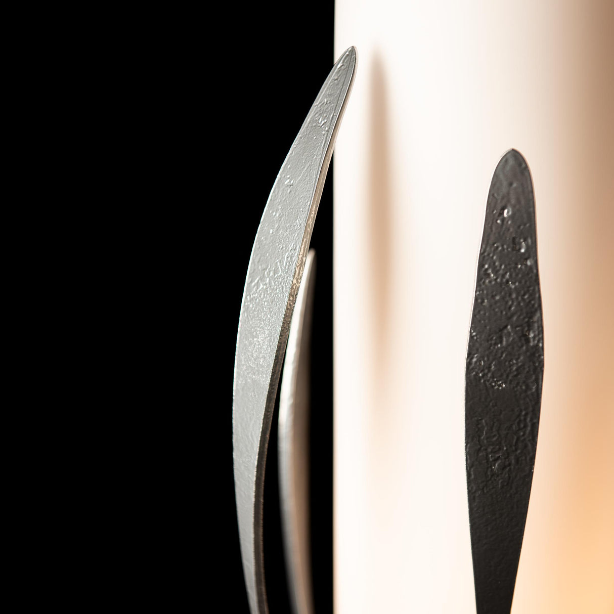 Hubbardton Forge 2025 Sterling Opal Glass (GG) Dahlia Cylindrical Table Lamp
