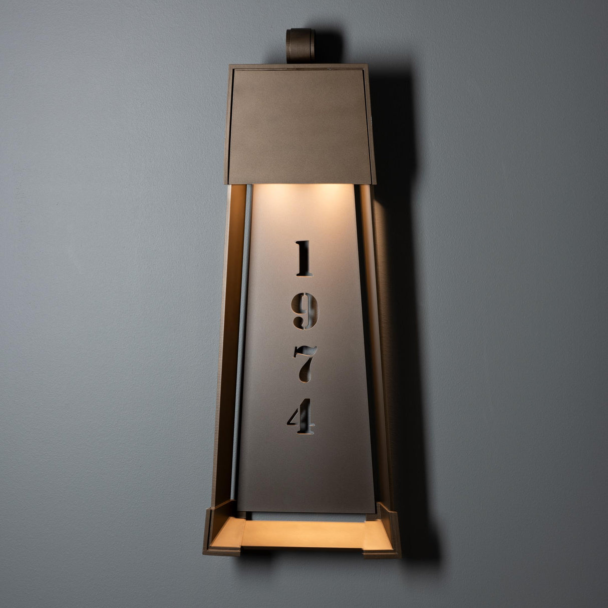 Hubbardton Forge 2024 Coastal Bronze Coastal Dark Smoke Revere Large Outdoor Sconce