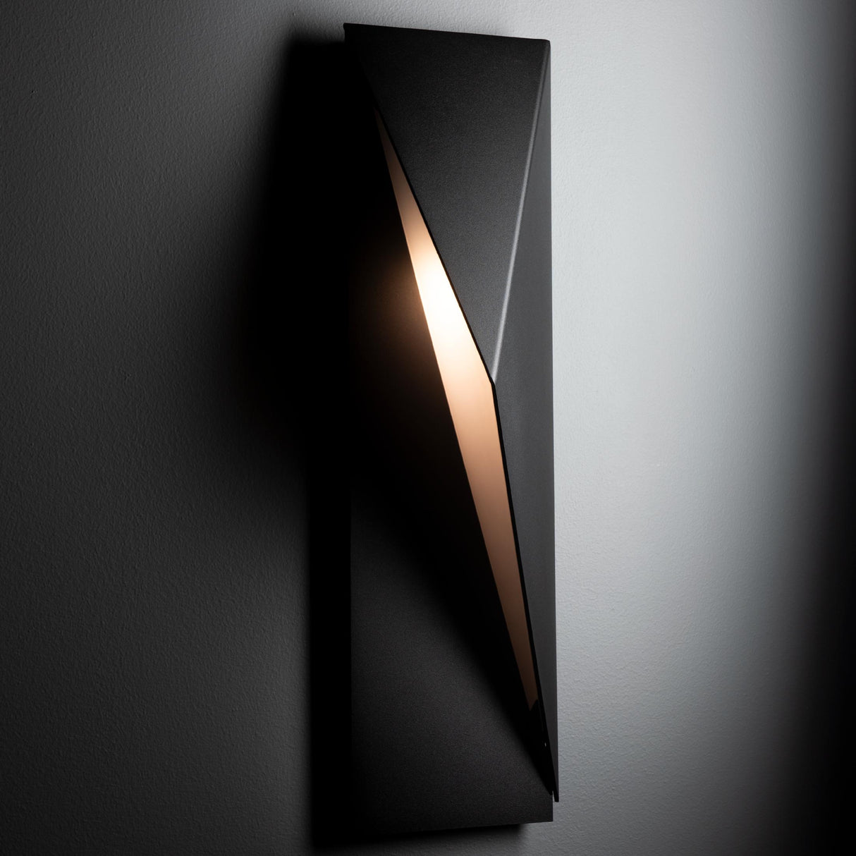 Hubbardton Forge 2024 Coastal Black Right Carbon Small Outdoor Sconce