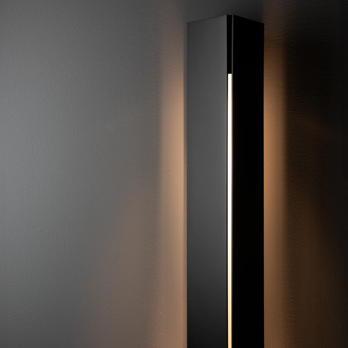 Hubbardton Forge 2024 Coastal Black White Acrylic (ZZ) Gallery Large Outdoor Sconce