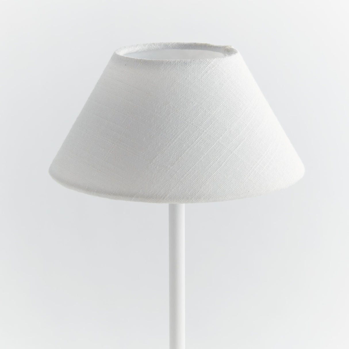 Napa White Linen Shade/White Base ALLUNA CORDLESS LED LAMP 14"