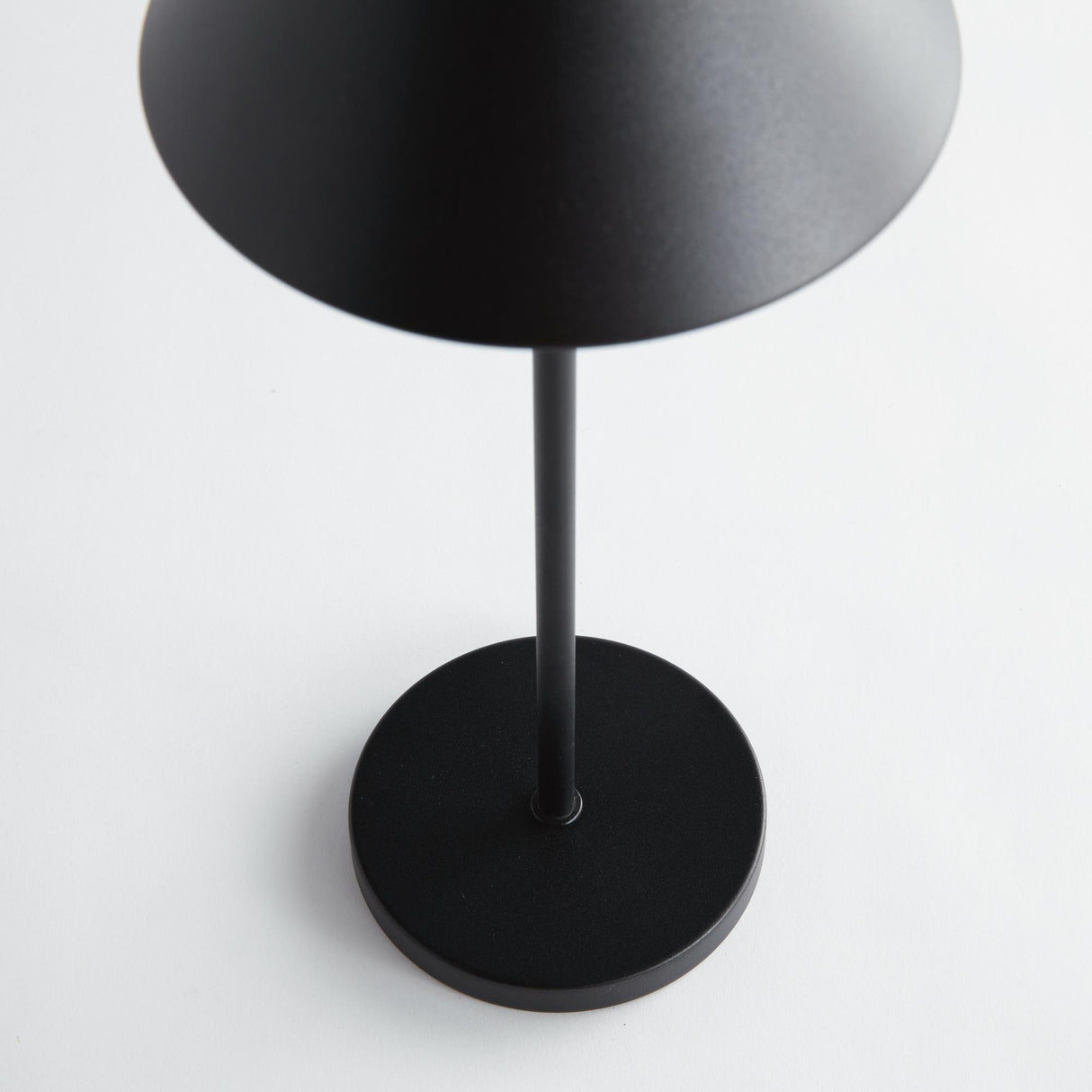 Napa Black ALLUNA CORDLESS LED LAMP 14"