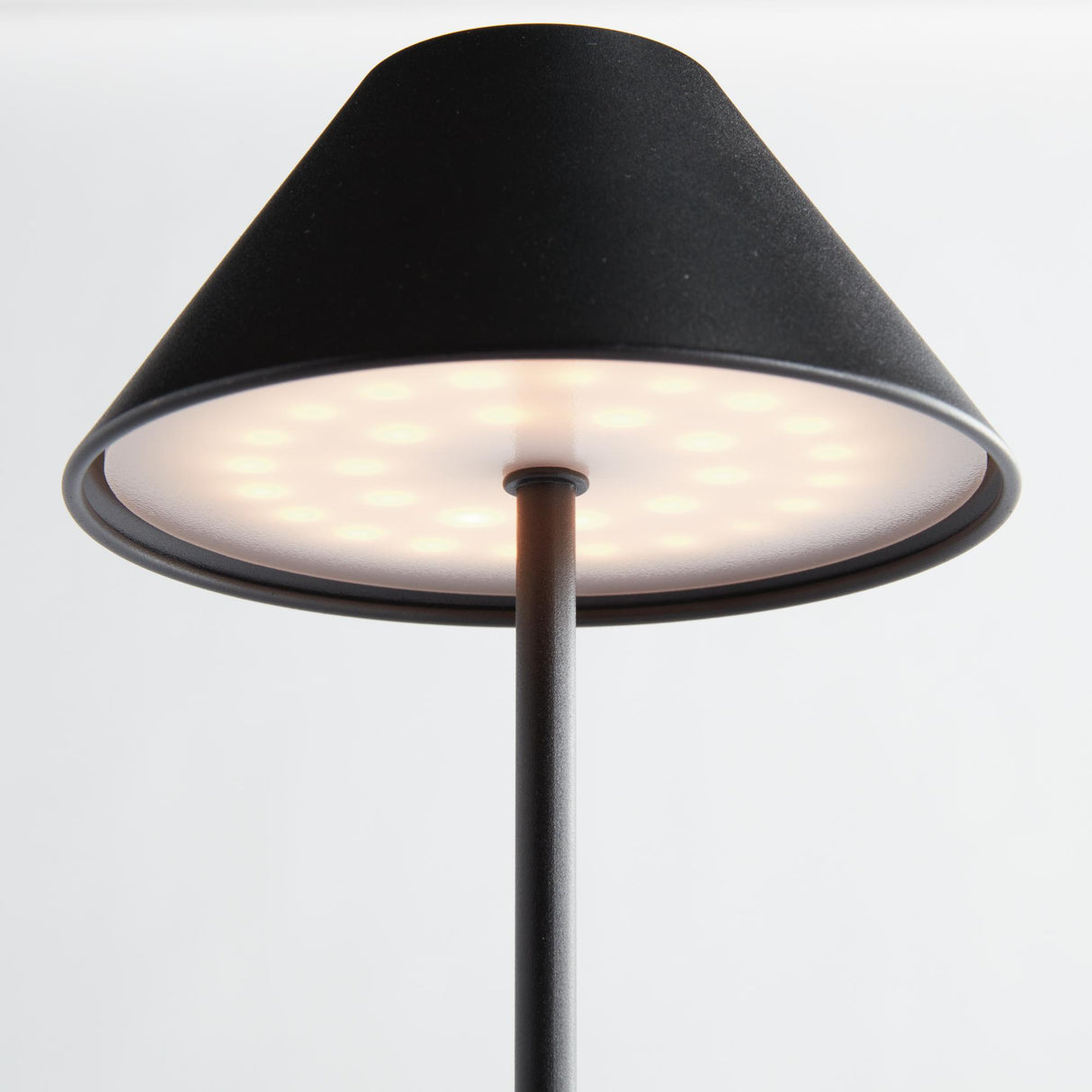 Napa Black ALLUNA CORDLESS LED LAMP 14"