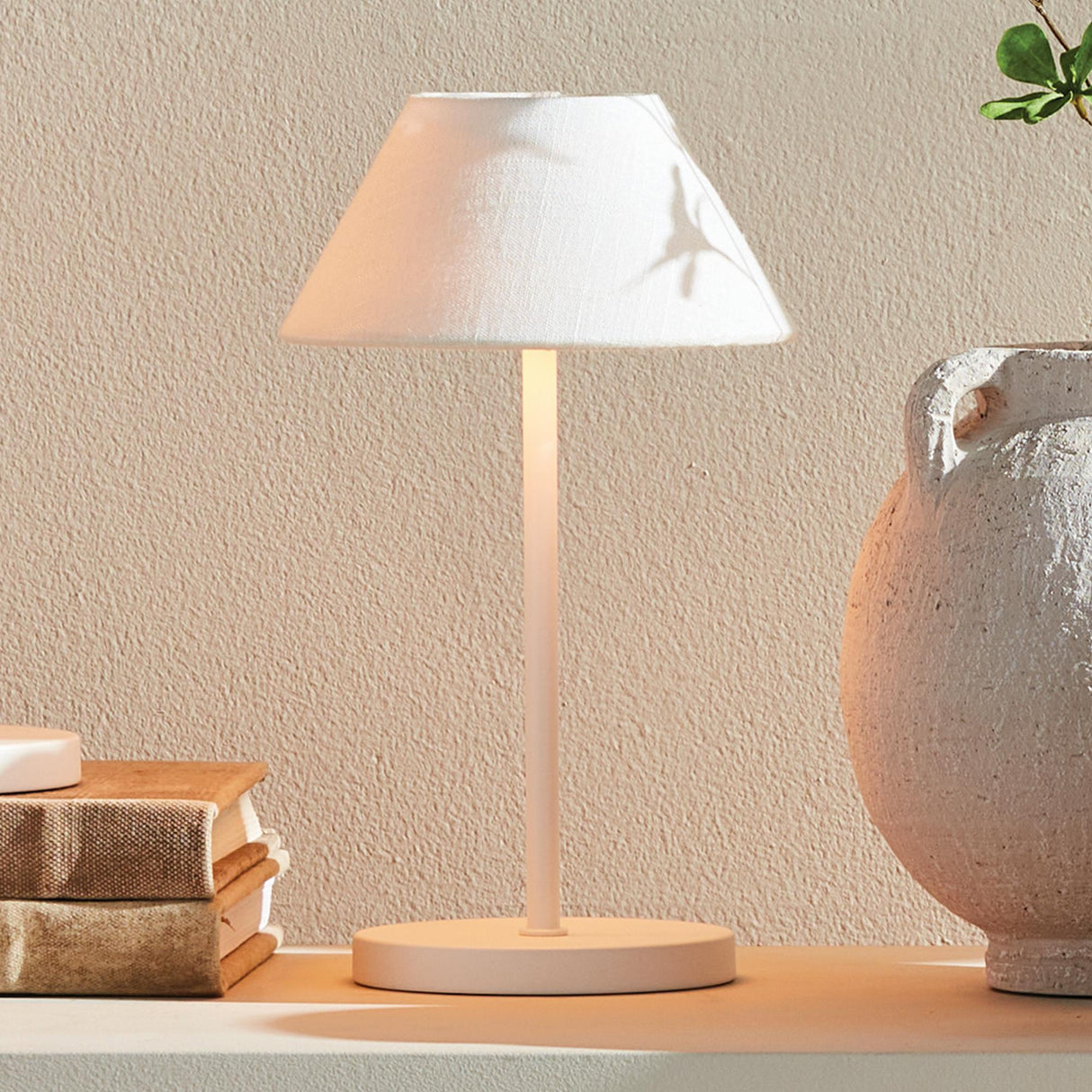 Napa White Linen Shade/White Base ALLUNA CORDLESS LED LAMP 10"