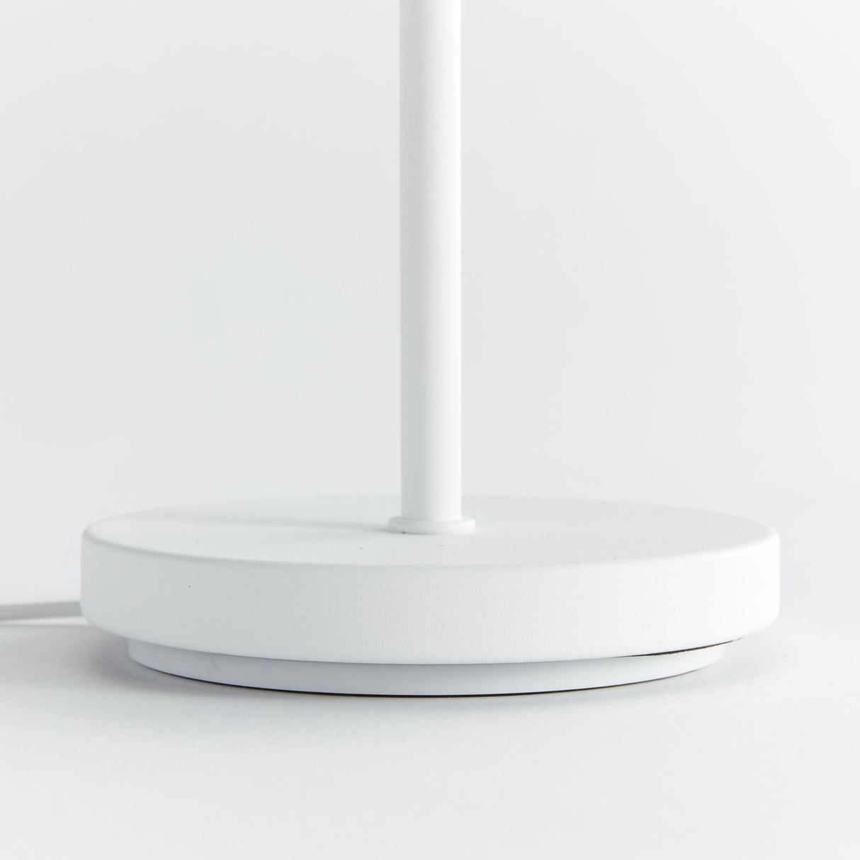 Napa White Linen Shade/White Base ALLUNA CORDLESS LED LAMP 10"