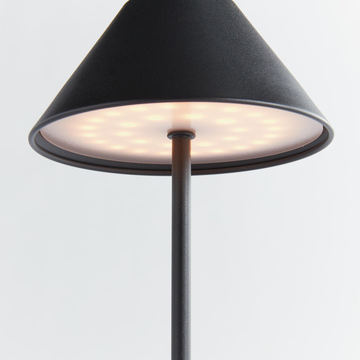 Napa Black ALLUNA CORDLESS LED LAMP 10"