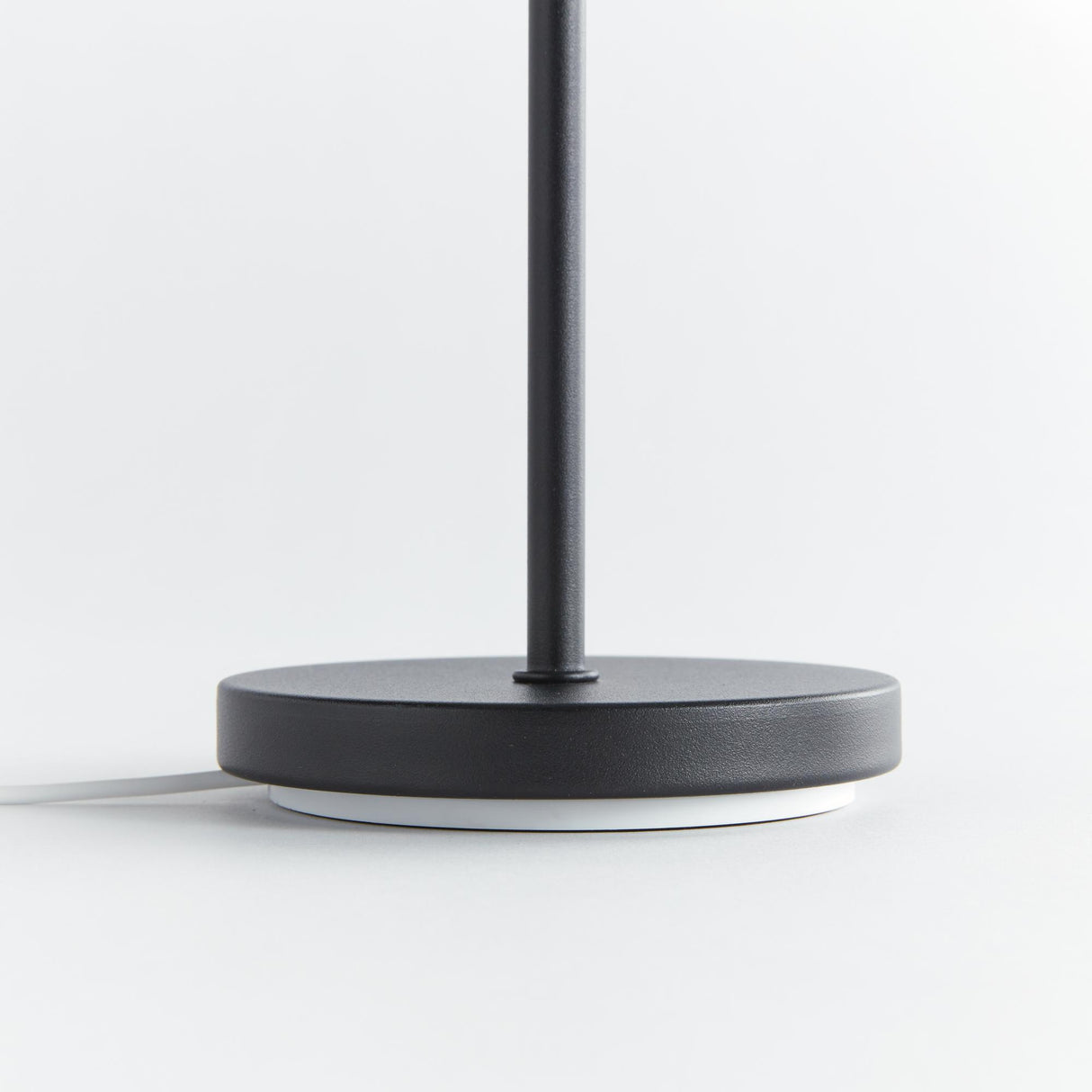 Napa Black ALLUNA CORDLESS LED LAMP 10"