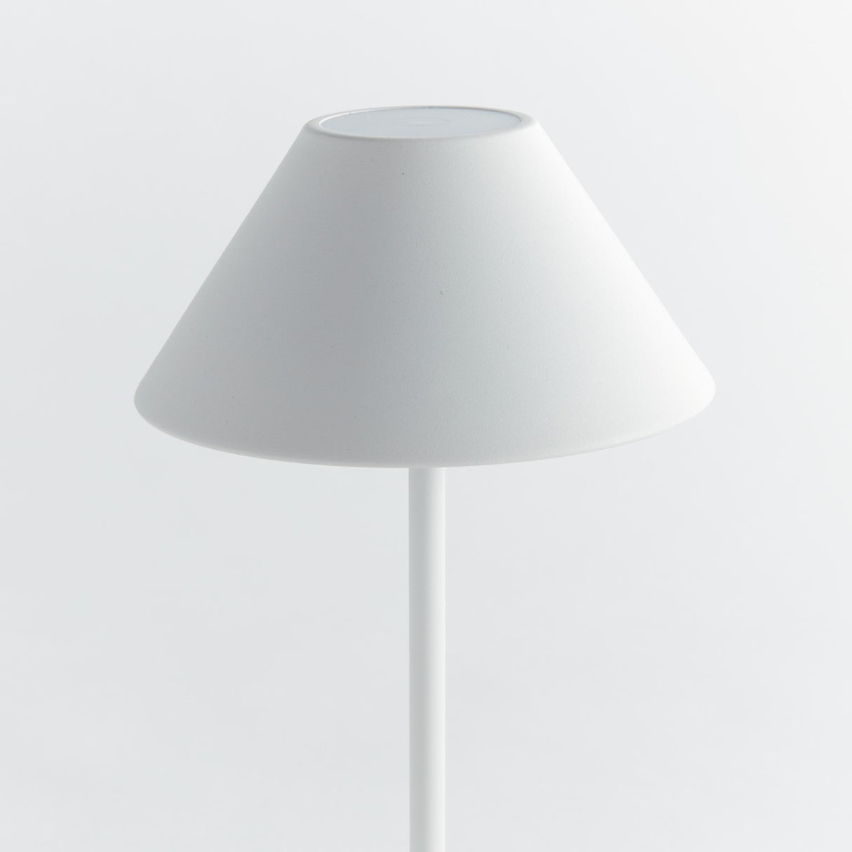 Napa White ALLUNA CORDLESS LED LAMP 10"