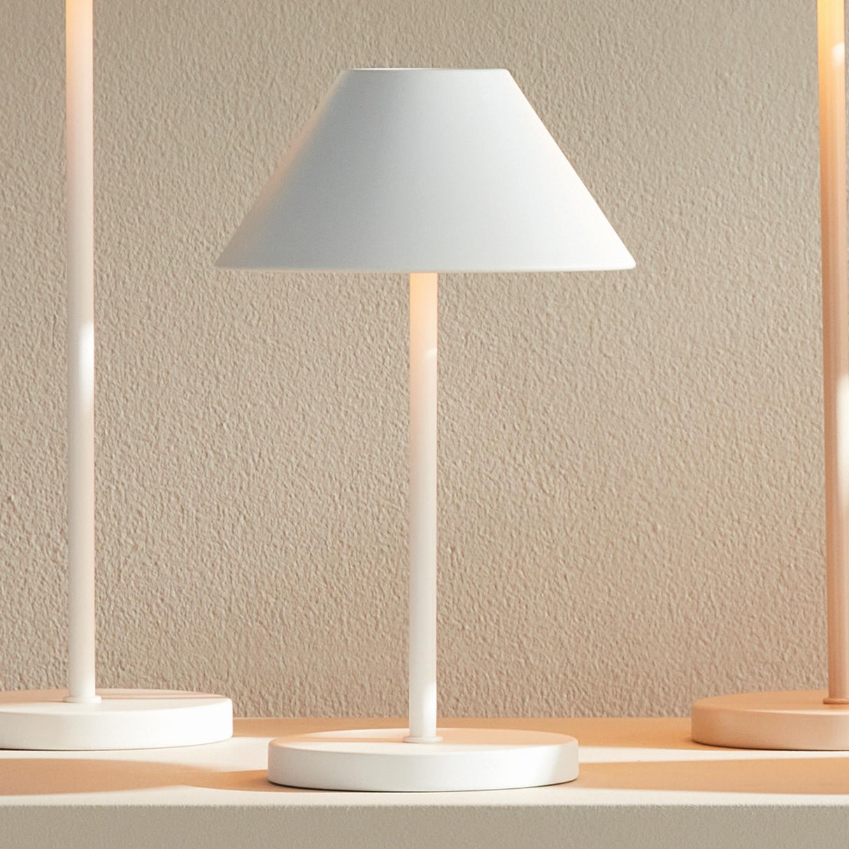 Napa White ALLUNA CORDLESS LED LAMP 10"