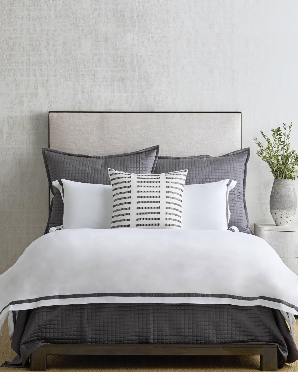 Ann Gish White/Grey Queen Ready-to-Bed Duvet