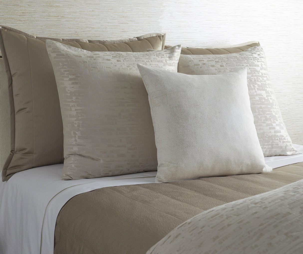 Ann Gish Pumice King Delphi Duvet