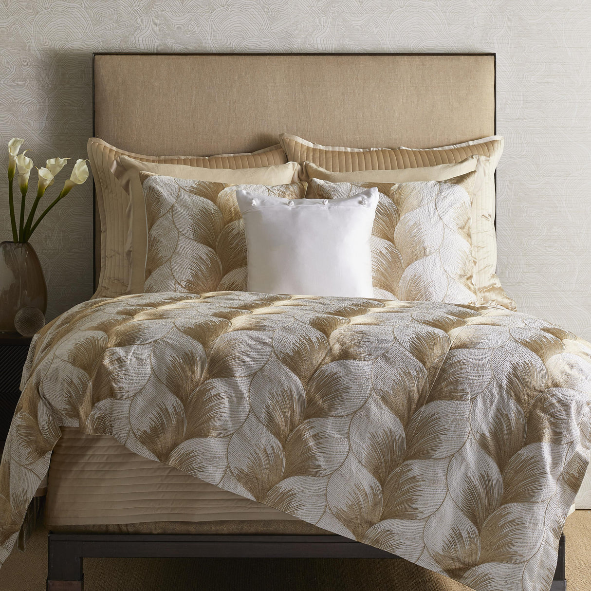Ann Gish White / Gold Queen Fan Duvet