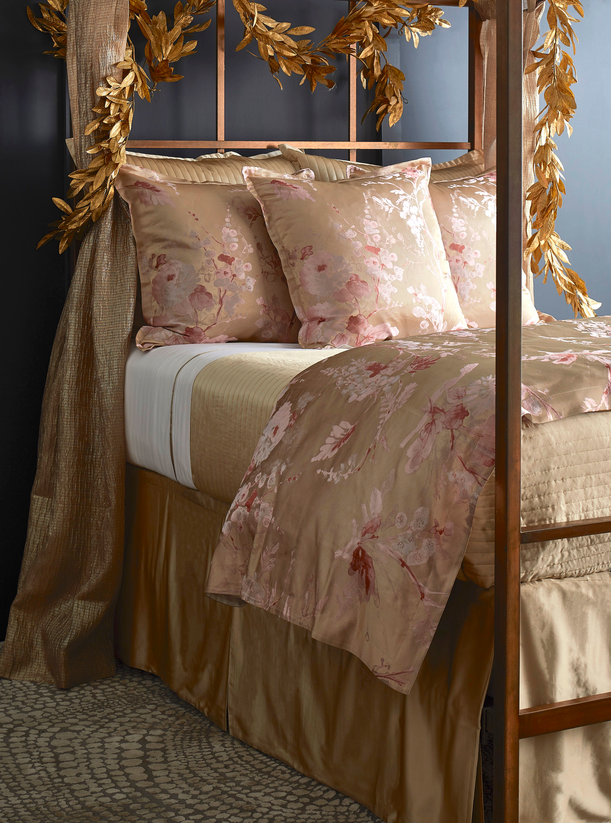 Ann Gish Pink / Gold King MET x AG Jardin Fleur Duvet